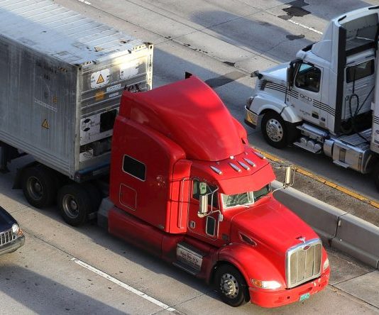 Trucking 101: 4 Things you Should Know When Choosing The Right Truck Engine and Transmission
